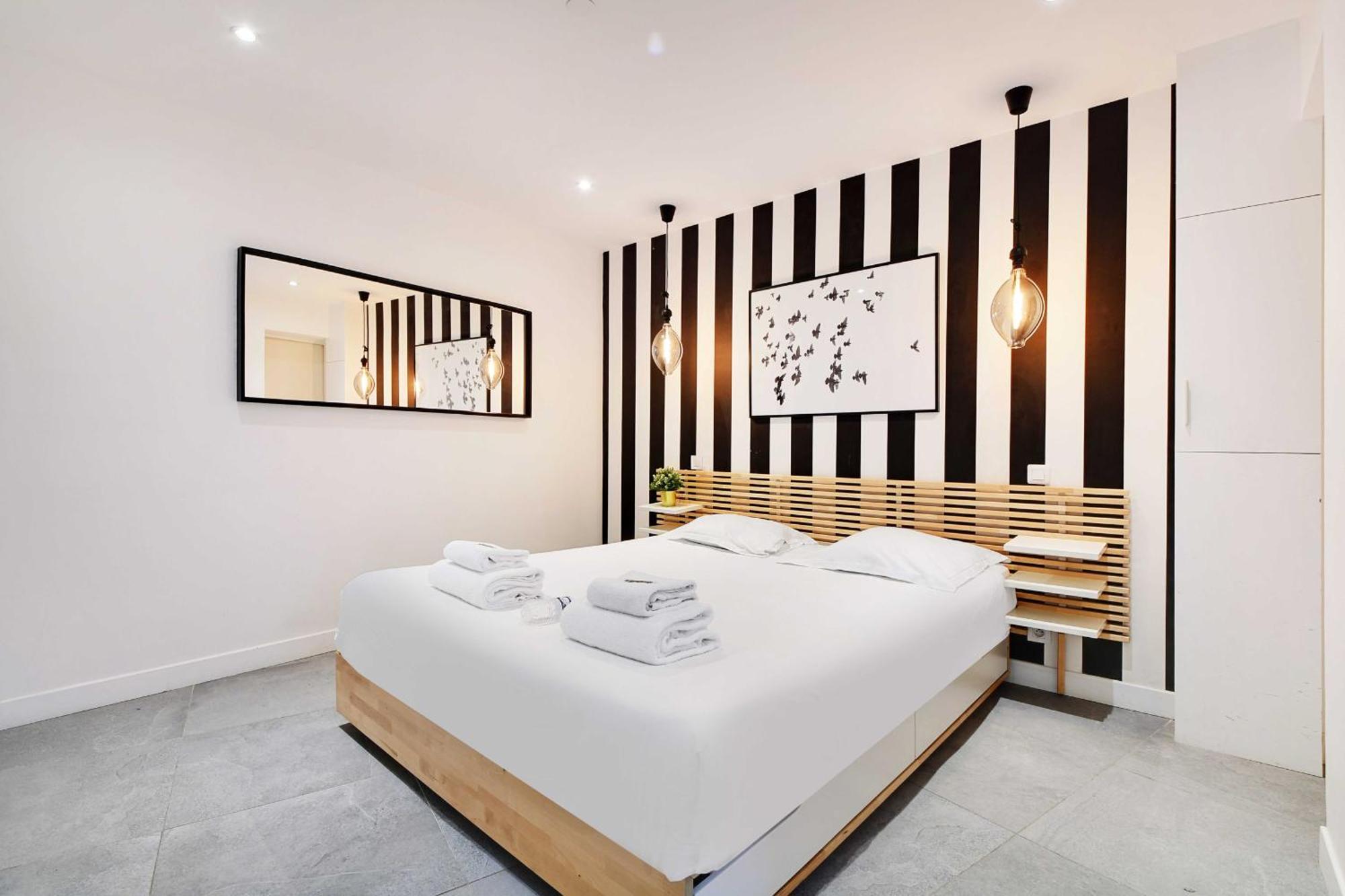 Super 2br 6p Bastille Apartment *